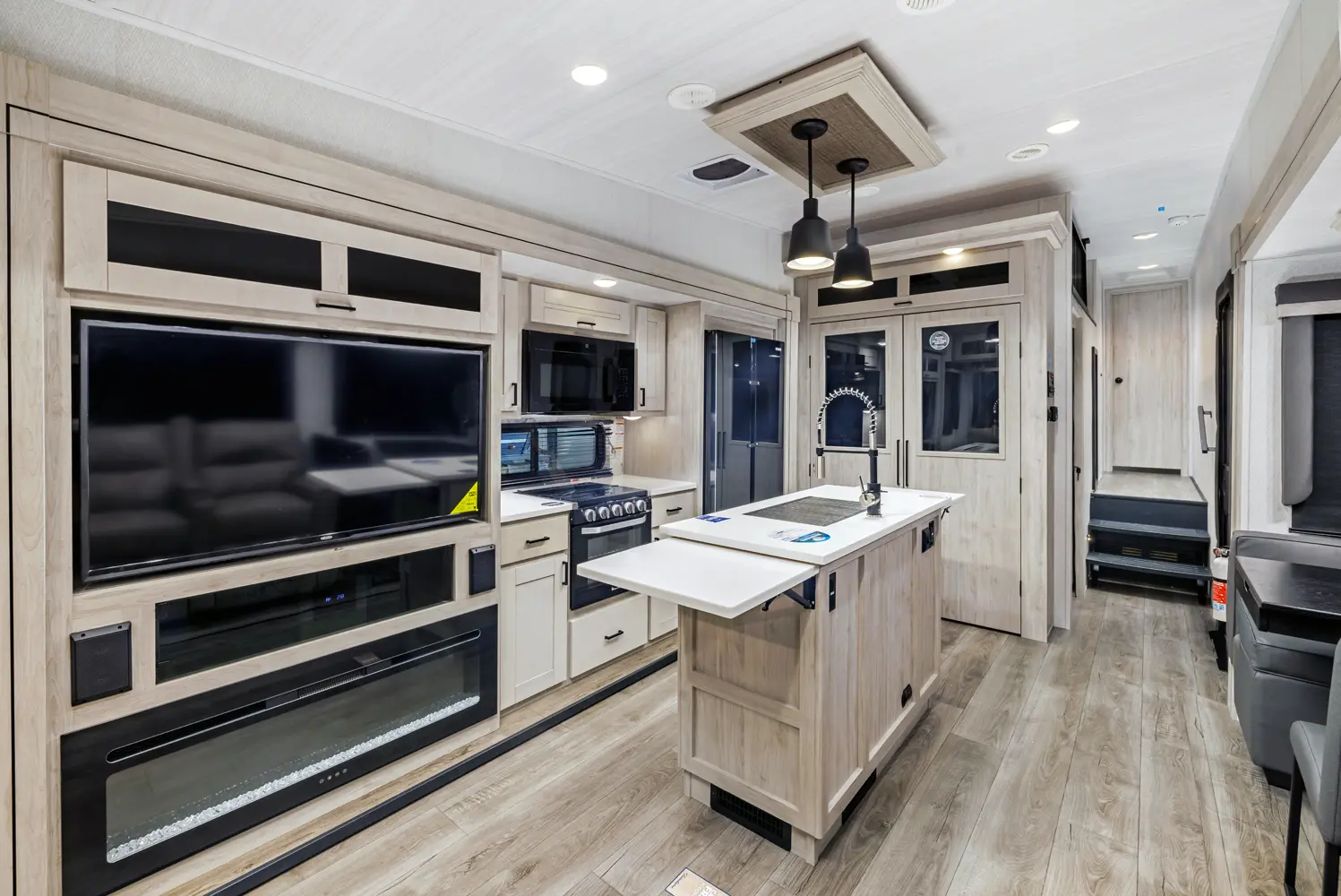 Blackthorn Fifth Wheels - Palomino